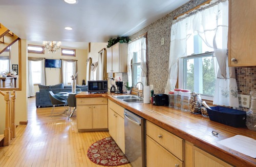 CUF Apartment | Private Deck & City Views! Spacious Cincinnati Apt