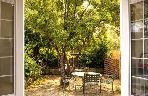 Paso Robles Cottage | Private Garden Cottage Walk to Downtown Paso