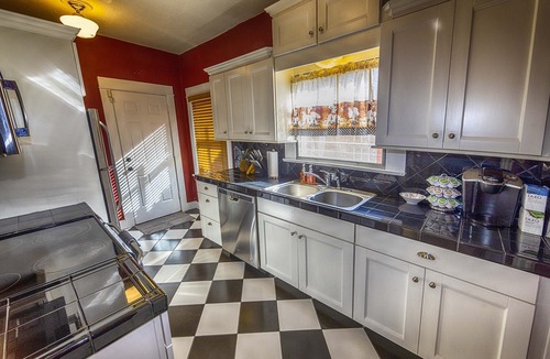 Feldman's House | Private Historic UofA bungalow