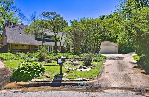 South Tulsa Cottage | Private Home w/Hot Tub & Patio Near Dtwn Tulsa