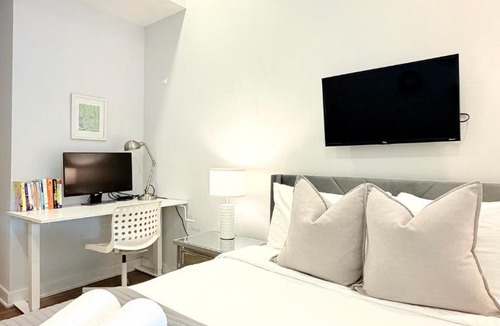 Downtown Apartment | Private Kitchen, Walk to everything, PPAC & Convention Center