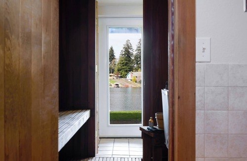 Fort Lewis House | Private Lakefront Home near Seattle, Mt Rainier & Ocean Shores
