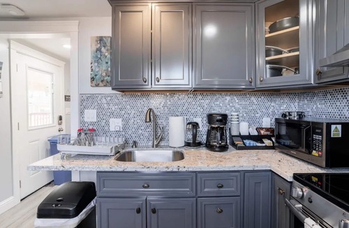 Pacifica House | Private Pacifica suite near the beach