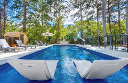 Hochatown Cabin | Private Pool | Pond Deck | Mini Golf | Cabana!