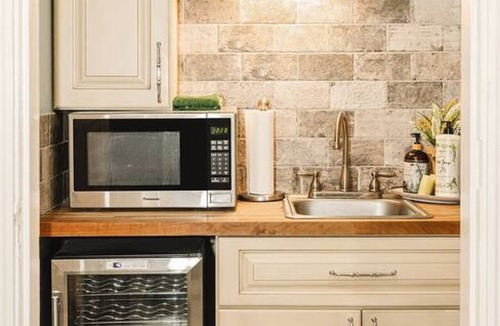 Roselawn Finance House | Private Top Floor 4BR Suite at Marion Hall Mansion