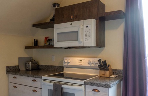 Market District Apartment | Purple Passion- Rhodee #3: close to UO/Autzen