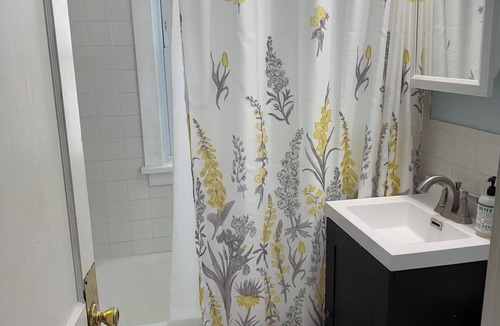 Summit - University Apartment | Quaint 2-bdrm, 1 bath apartment near Grand Avenue. Close to bus and light-rail.