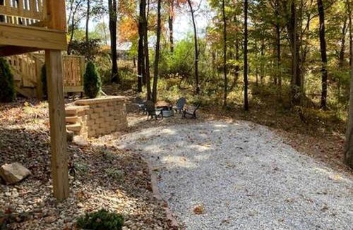 Birdseye House | Quaint Cabin with Lofted Interior, Spa and BBQ in Indiana
