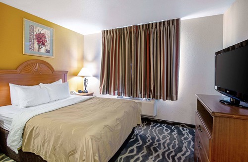 Huron Hotel | Quality Inn Huron