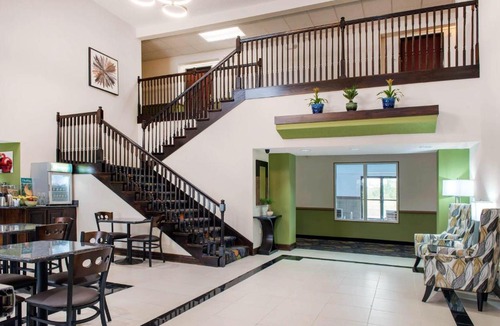 Anderson Hotel | Quality Inn & Suites Anderson I-69