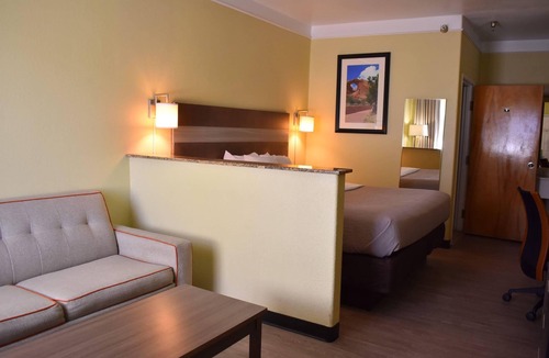 Allison Hotel | Quality Inn & Suites Gallup I-40 Exit 20