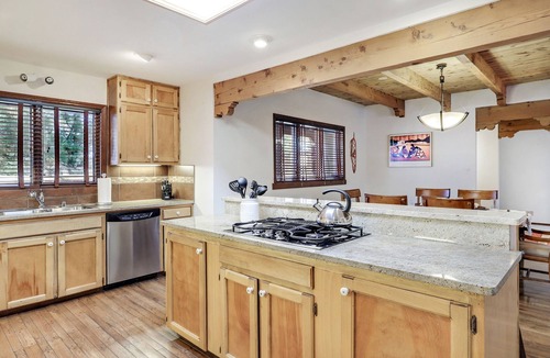 Santa Fe House | Quiet And Convenient ~ Minutes To Historic Plaza ~ 3 Fireplaces!