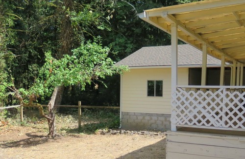 Shelton Cottage | Quiet Location on Greenbelt 1 Mile from City Center - Newly Remodeled - Parking
