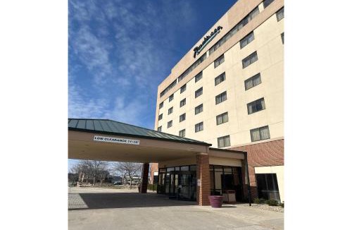 Cedar Rapids Hotel | Radisson Hotel Cedar Rapids