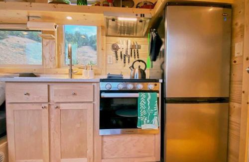 Arroyo Hondo House | Rainbow TinyHome W View & Hot Tub near Hot Springs