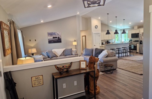 Forks House | Rainforest Getaway - Hot tub, bar, game room, creek in Forks.relax in style!