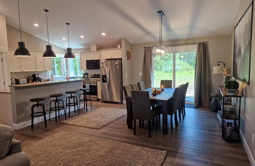 Forks House | Rainforest Getaway - Hot tub, bar, game room, creek in Forks.relax in style!