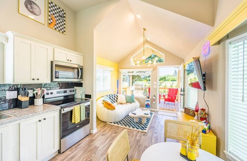 Forks House | Rainforest Tiny Home Retreat: Retro