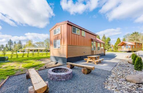 Forks House | Rainforest Tiny Home Retreat Bohemian Cottage
