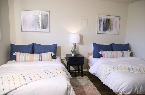 Enumclaw Condo | Rainier Villa, 2 minute walk to town