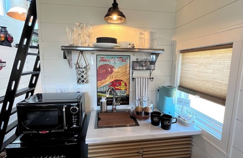 Fredericktown Cabin | Real Train Caboose Near Elephant Rocks & Johnson Shut-Ins with Firepit
