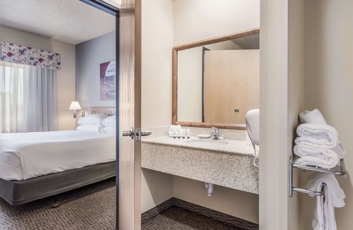 Palm Valley Hotel | Red Lion Inn & Suites Goodyear Phoenix