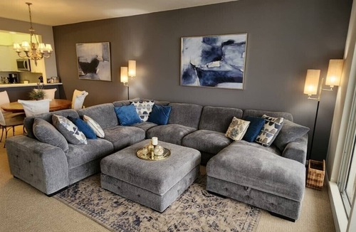 Connors Condo | Regatta at Vanderbilt is an upscale condo - a 7 minute walk to the beach!