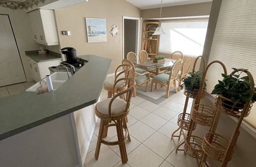 White Marsh House | Relax and Rejuvenate in Sunny Florida! Beautiful 4 Bedroom, Private Lanai