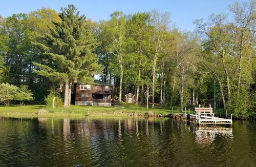 Finlayson Cabin | Relaxing lakeside cabin, 3BR, 2.5 Bath, dock, fire pit, boats, dog friendly