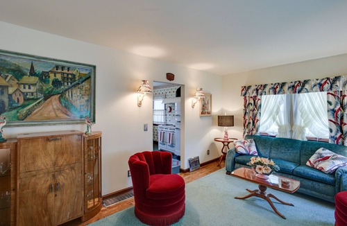 West End House | Retro-Style Home in Ruston: Walkable Location!