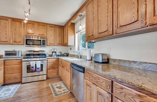 Howard House | River Frontage Spacious Family Fun