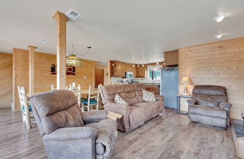Howard House | River Frontage Spacious Family Fun