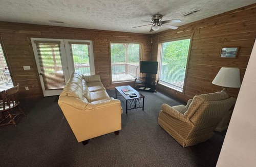 Mountain Home Cabin | Riverfront Cabin on North Fork River CWTR25