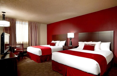 Laughlin House | Riverfront Escape! 4 Serene Units, Onsite Entertainment and 6 Restaurants!