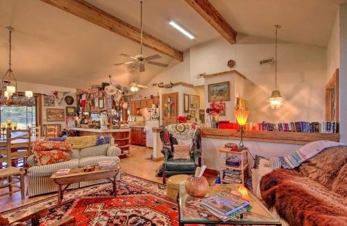Mammoth Spring House | Riverfront Getaway w/Treehouse, Fire Pit & Deck!