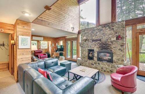 Skykomish House | Riverfront Skykomish Cabin w/Private Hot Tub!