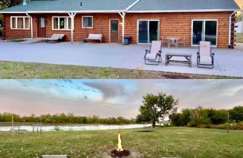 St. Joseph House | Riverfront Studio Cabin with Amazing View and Huge Yard