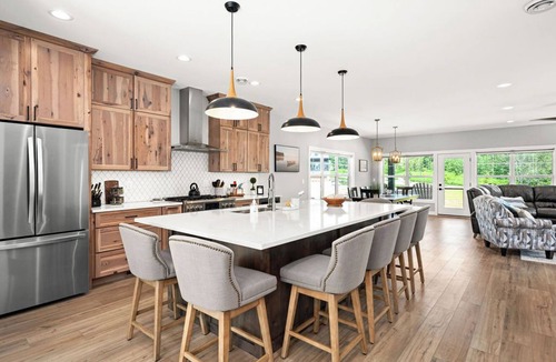 Riverside House | RiverWest Up North Oasis-Sauna-Dog Friendly