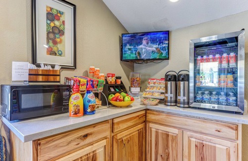 Martell Hotel | Rodeway Inn Jackson - Martell