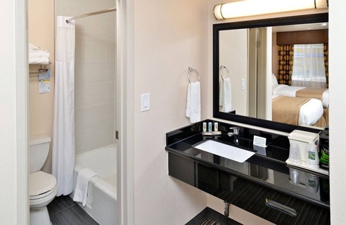 Martinez Hotel | Rodeway Inn