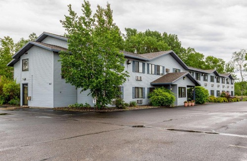 Rhinelander Hotel | Rodeway Inn