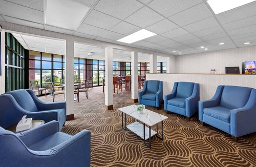 West Point Hotel | Rodeway Inn West Point, MS