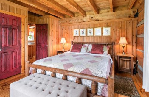 Vesta House | Romantic Cabin Getaway - King Bed - Fast Wi-Fi - Pet-Friendly