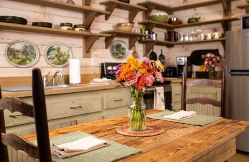 Purlear Cottage | Romantic Mountain Cottage Near Boone