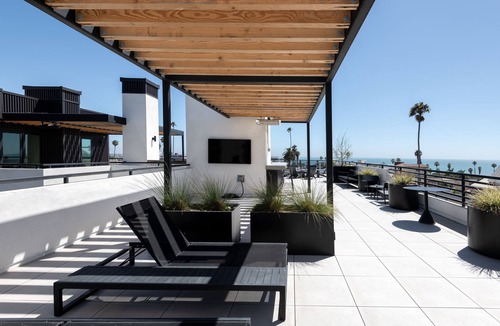 Ventura Apartment | Rooftop Suite with Private Outdoor Space within Luxury Beach Property