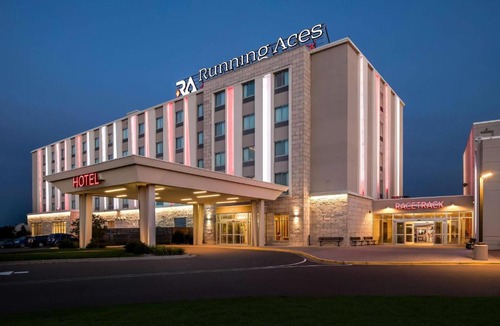 Columbus Hotel | Running Aces Hotel & Casino, Trademark Collection by Wyndham