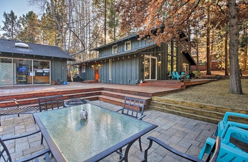 Orchard District House | Rustic Bend House w/ Deck, Fire Pit & Yard!