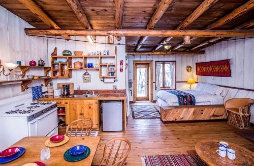 San Cristobal House | Rustic Log Cabin on Eco-Friendly Farm near Taos, New Mexico