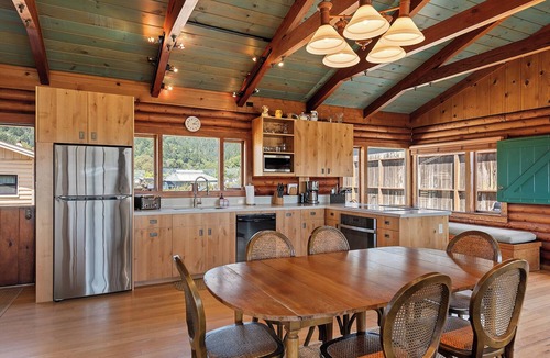 Stinson Beach House | Rustic Oceanfront Retreat in Seadrift