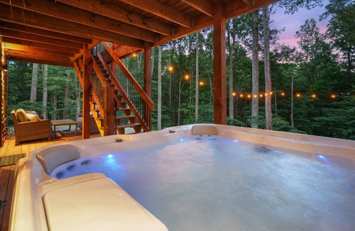 South Bloomingville Cabin | Rustic Ravine | Hocking Hills, Hot Tub, Game Room